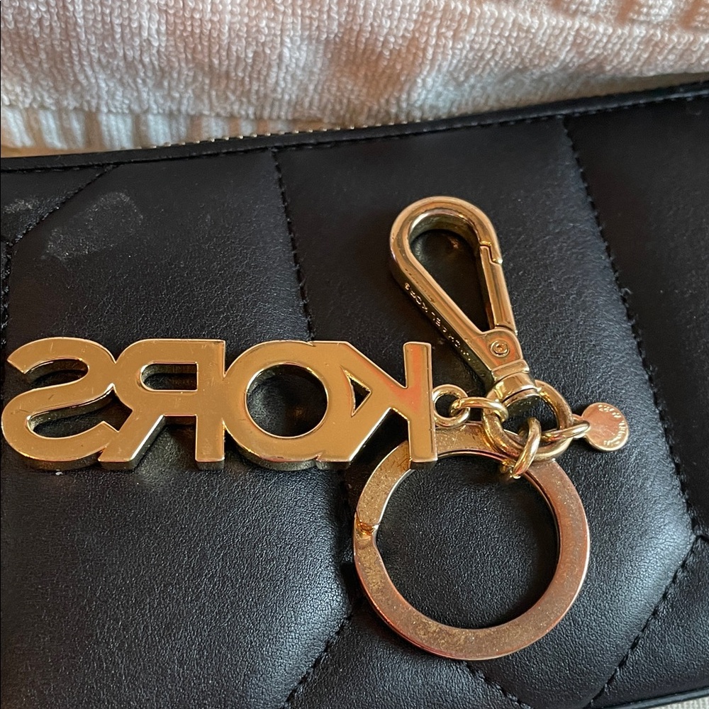 Michael Kors Quilted Black Card Holder with Gold Keychain - Picture 4 of 7